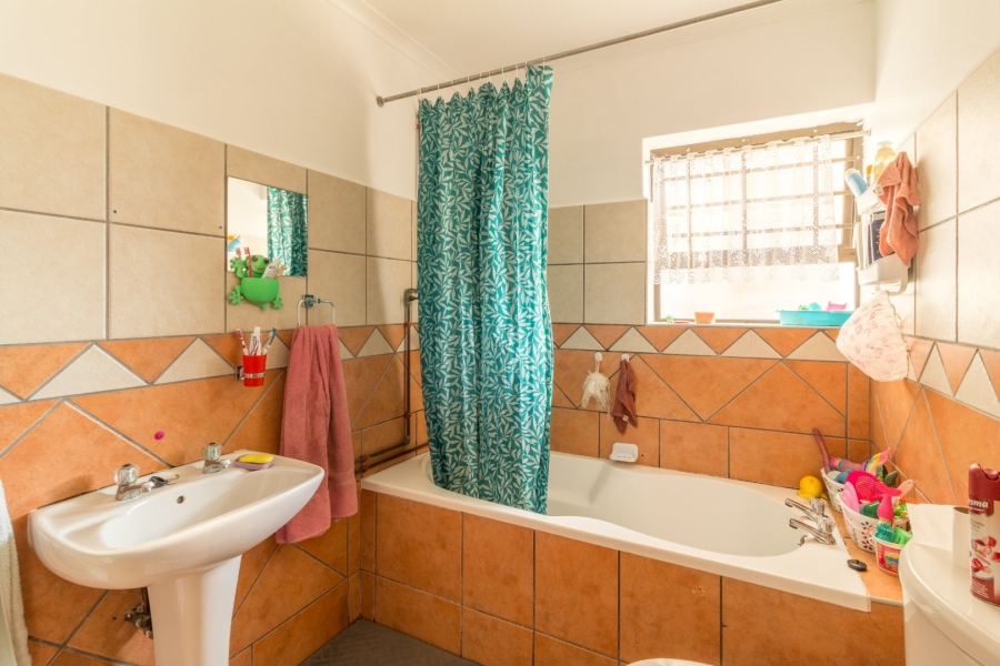 2 Bedroom Property for Sale in Hartenbos Central Western Cape